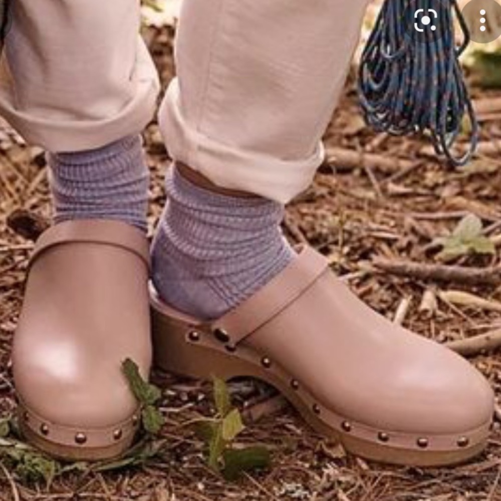 J crew convertible clogs, mules, pale pink, gold studs